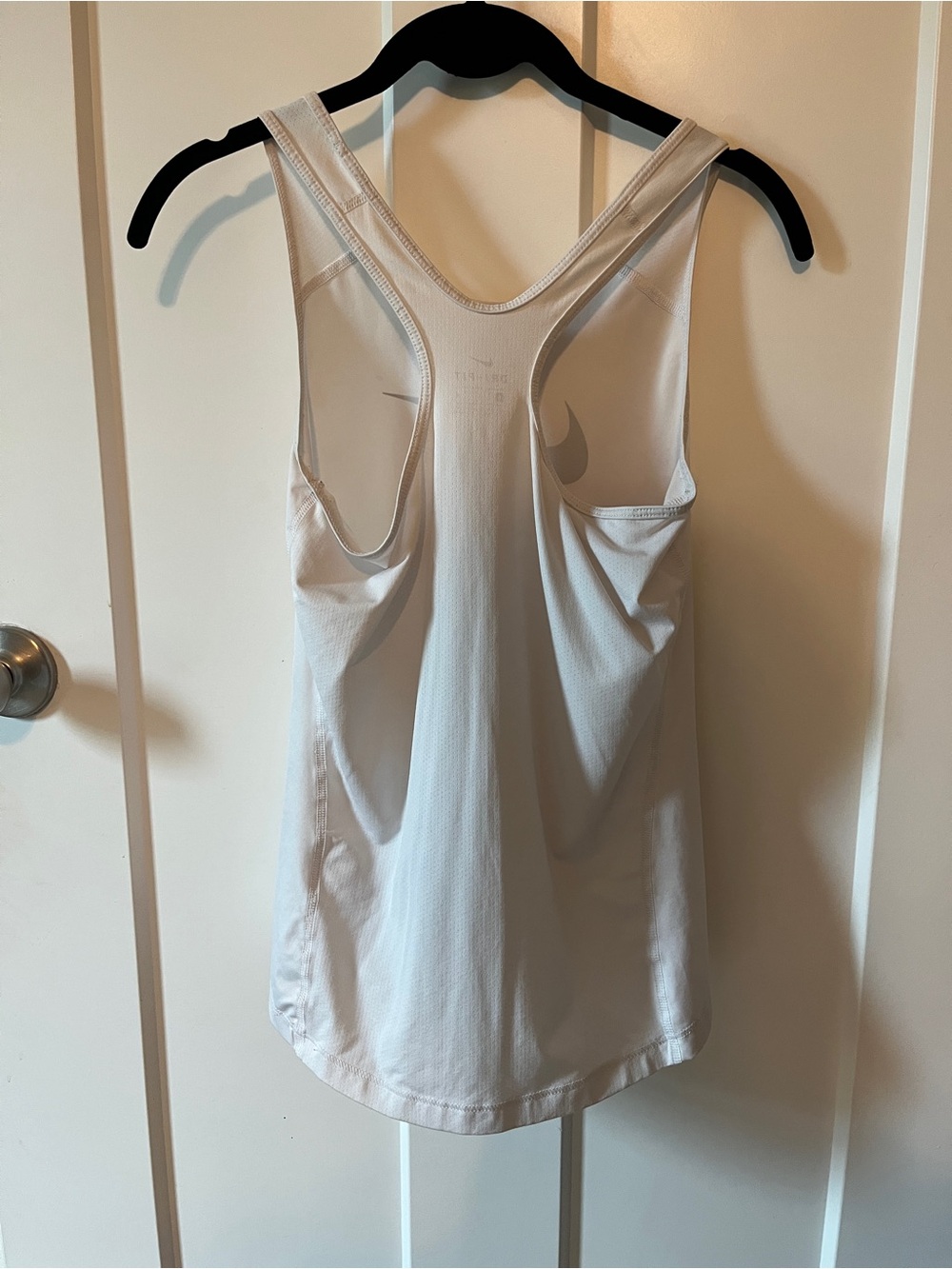 Nike White Scoop Tank with Black Swoosh Size Large - Picture 2 of 3